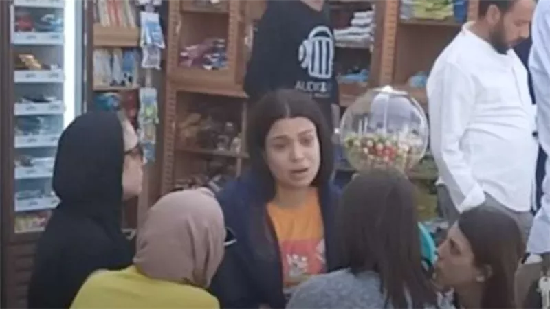 من هى خطيبة الراحل مصطفى درويش التى ظهرت فى الجنازة؟