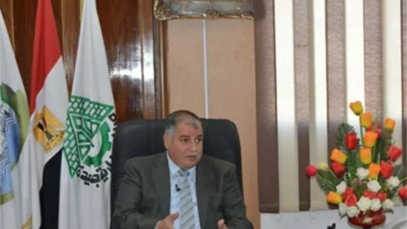 حملات لإزالة المخالفات والظواهر العشوائية بمدينة العاشر من رمضان
