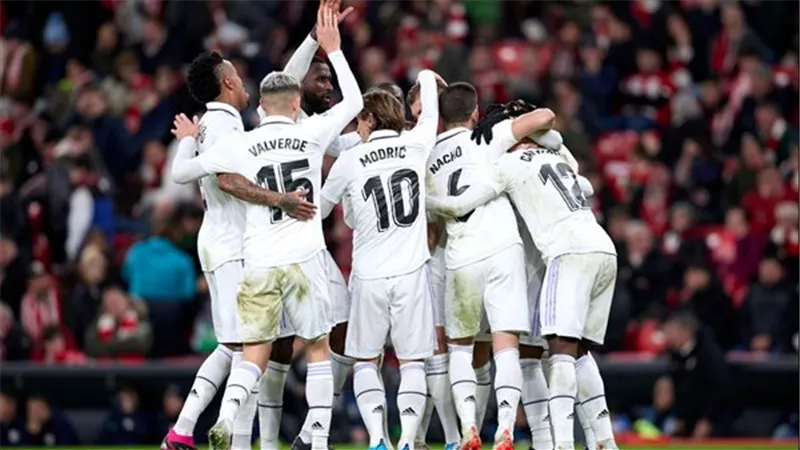 بنزيما يقود هجوم ريال مدريد المتوقع لمواجهة سوسيداد
