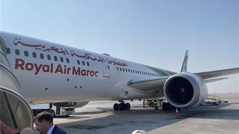 طائرة مغربية تتجهة إلى الرباط تقل رعايا تم إجلاؤهم من السودان