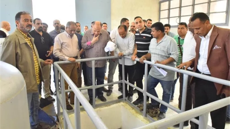 حافظ أسيوط يتفقد محطة رفع صرف صحي نزلة الملك بساحل سليم