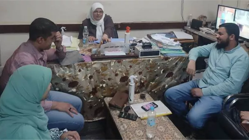 مدير صحة البداري يتابع اعمال فرق مبادرات 100 مليون صحة