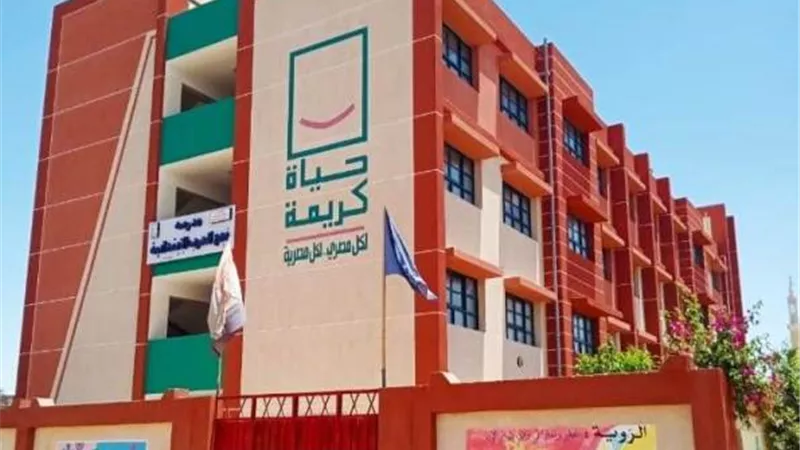 محافظ أسوان يتابع نسب ومعدلات التنفيذ بعدد 55 مشروع
