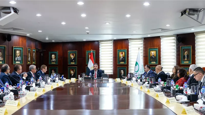 فاروق يترأس الاجتماع الأول لمجلس إدارة البريد بتشكيله الجديد