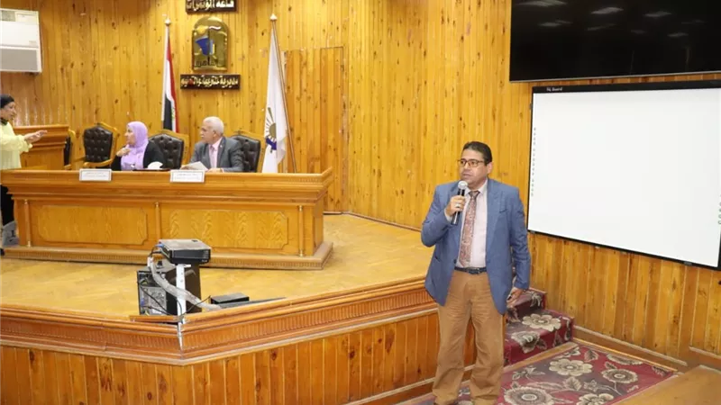 موسى يناقش استعدادات امتحانات اخر العام للنقل والاعدادية بالقاهرة