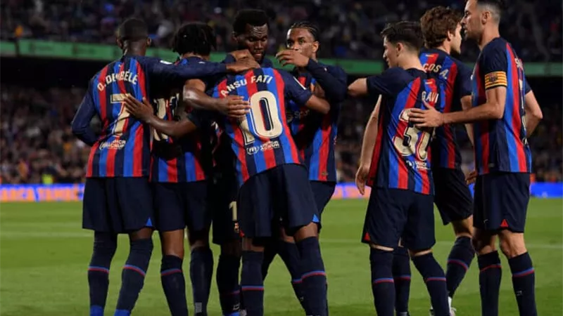 نجم برشلونة يواصل السخرية من ريال مدريد
