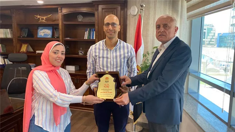 جهاز القاهرة الجديدة يُكرم الموظف المثالي عن شهر أبريل 2023