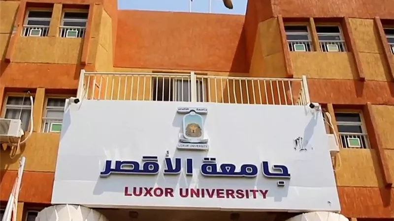 جامعة الأقصر تدعو الأطباء وهيئة التدريس لحضور مؤتمر كلية الطب