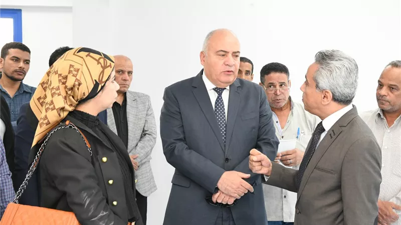محافظ قنا يتفقد التجهيزات النهائية بمركز حضانات مستشفي الصدر