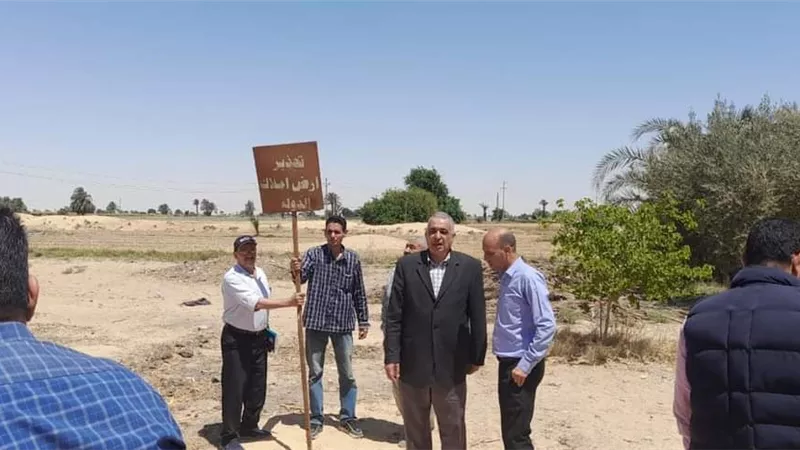 إزالة 173 حالة تعدي بالبناء على الأراضي الزراعية بمراكز المنيا