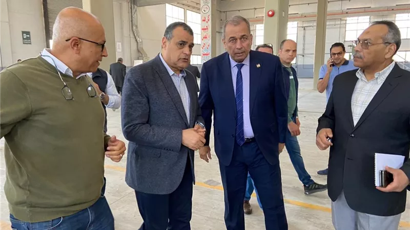 وزير الإنتاج الحربي فى زيارة مفاجئة لأبو زعبل للصناعات المتخصصة