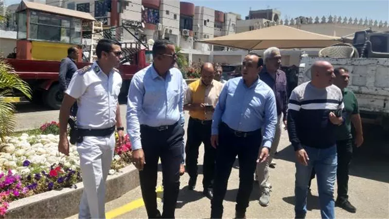 قيادات جهاز الشروق تشهد إعدام معدات الكافيتريات والمحلات.. بالصور
