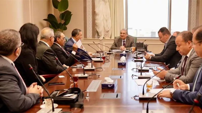 وزير الكهرباء يبحث مع سفير الهند الاستثمار المستقبلي في مصر