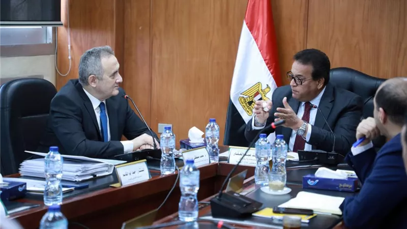 وزيرالصحة يبحث إنشاءمدينة طبية شاملةتابعة لهيئة المعاهد التعليمية