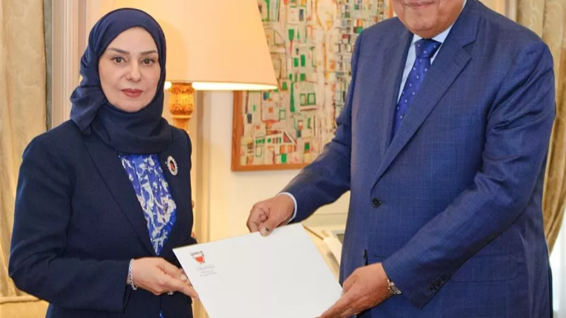 سفيرة البحرين لدى مصر تقدم نسخة من أوراق اعتمادها لوزير الخارجية