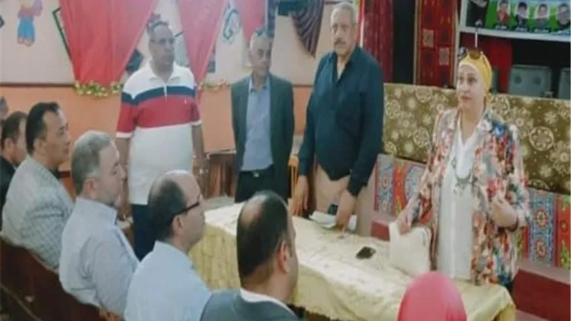 وكيل التعليم بالقليوبية تشدد على منع الهاتف المحمول فى الامتحانات