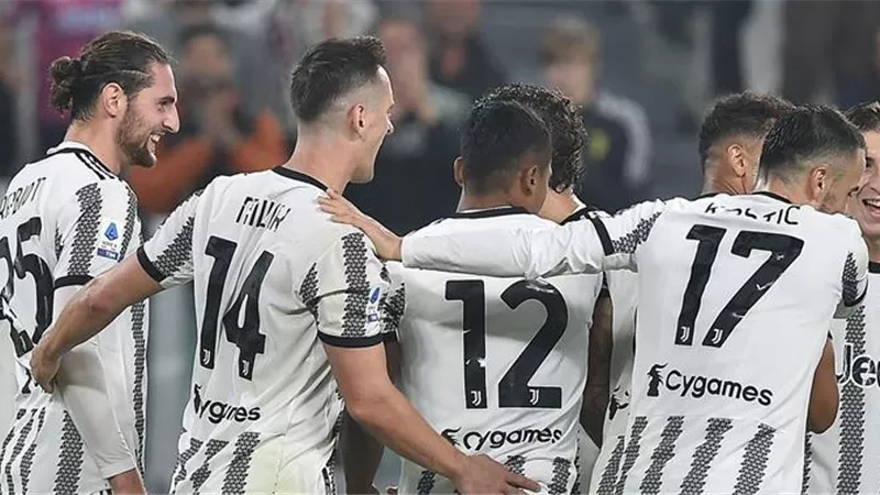يوفنتوس يهزم ليتشى ويصعد لوصافة الدورى الإيطالى