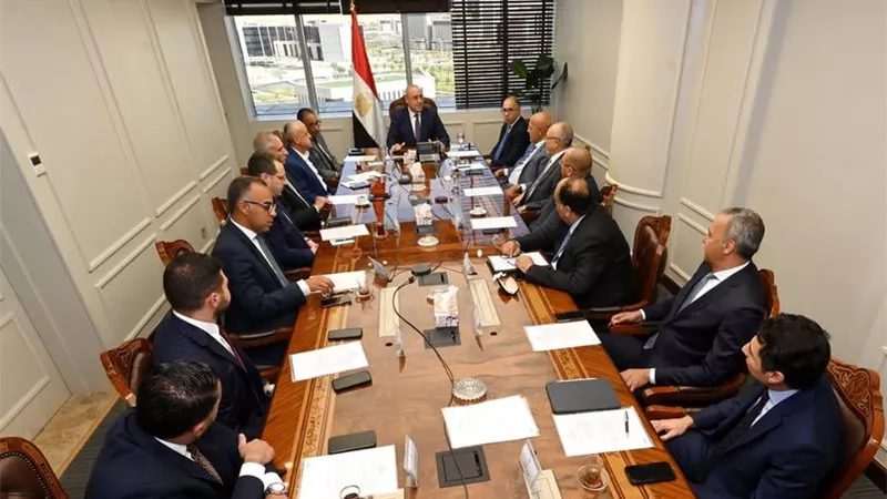 وزير الإسكان يناقش التحديات التي تواجه قطاع التطوير العقاري