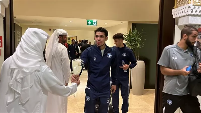 بيراميدز يصل إلى الإمارات لملاقاة الأهلى..واستقبال بالورود للبعثة