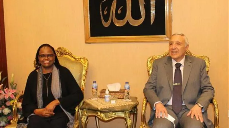 رئيسة المحكمة العليا بكينيا مارثا كومي في زيارة للمحكمة الدستورية