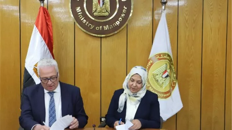 القوى العاملة: تفعيل إتفاقية تشغيل عمال مصريين بدولة اليونان
