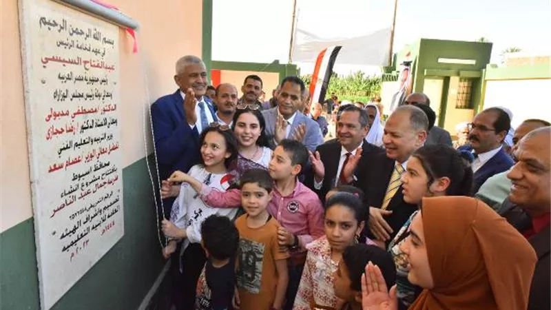 محافظ أسيوط ورئيس هيئة الابنية التعليمية يفتتحان مدرستان