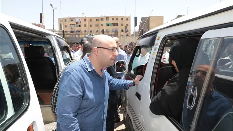 جوله لمحافظ بنى سويف على مواقف السيارات