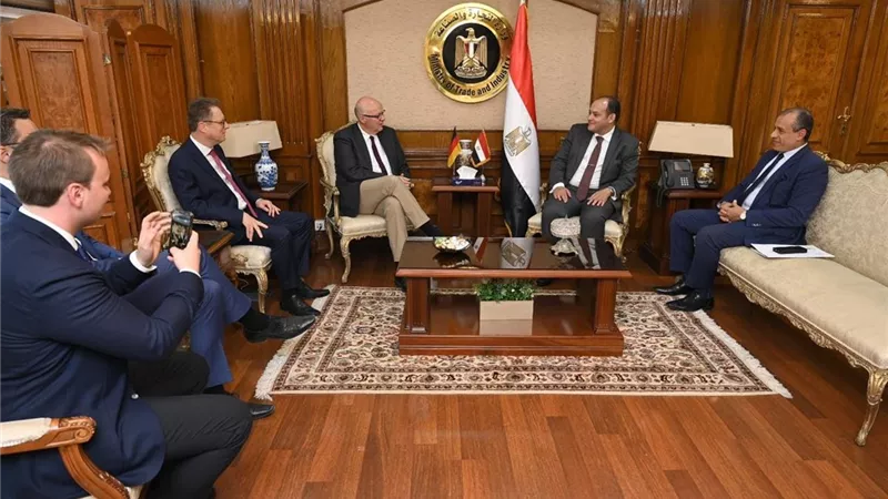 وزير التجارة يبحث التعاون الاقتصادى مع نائب بالبرلمان الالماني