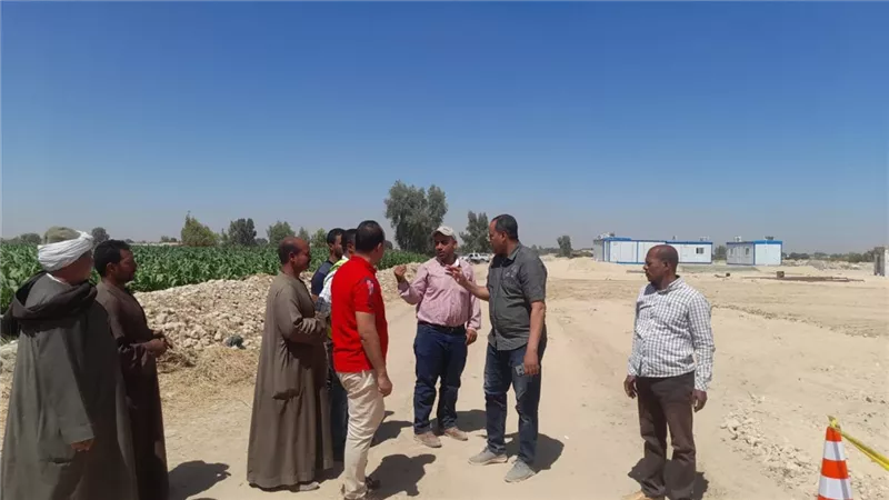 رئيس مركز الطود يتفقد العمل فى إنشا، محطة معالجة الصرف