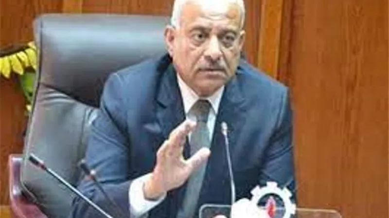 محافظ السويس يعتمد التسعيرة الجديدة لسيارات الأجرة والتاكسى