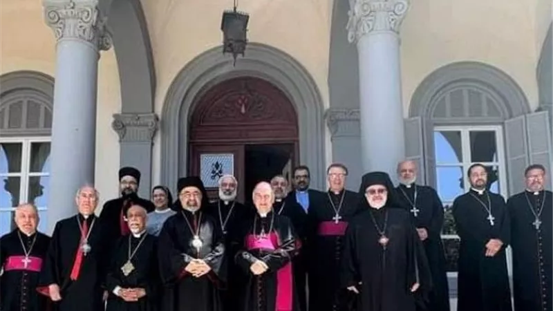 الأنبا باسيليوس مع مجلس المطرانة الكاثوليك يزورالسفير البابابوي