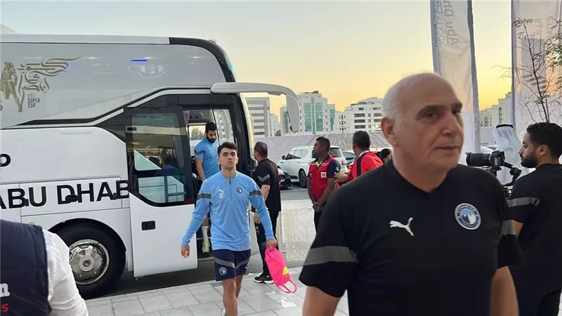 بيراميدز يصل استاد محمد بن زايد