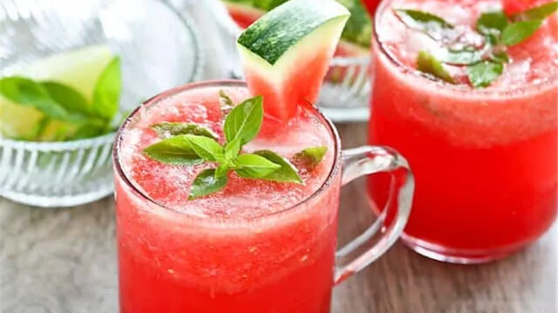 طرى على قلبك بعصير البطيخ.. مشروب سحرى لذيذ ومفيد ومنعش