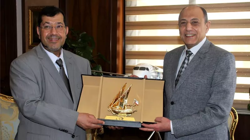 وزير الطيران المدنى يلتقى وفدمجلس أمناء كليه التكنولوجيا االكويتى