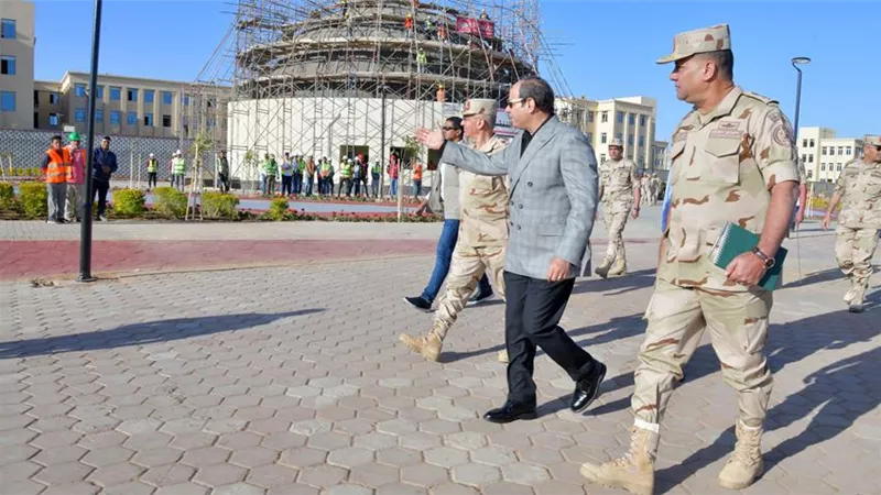 الرئيس السيسي يجري جولة تفقدية بالعاصمة الإدارية الجديدة
