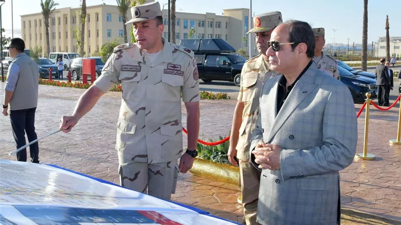الرئيس السيسي يتفقد نادي الفروسية والحديقة المركزية بالعاصمة الإدارية
