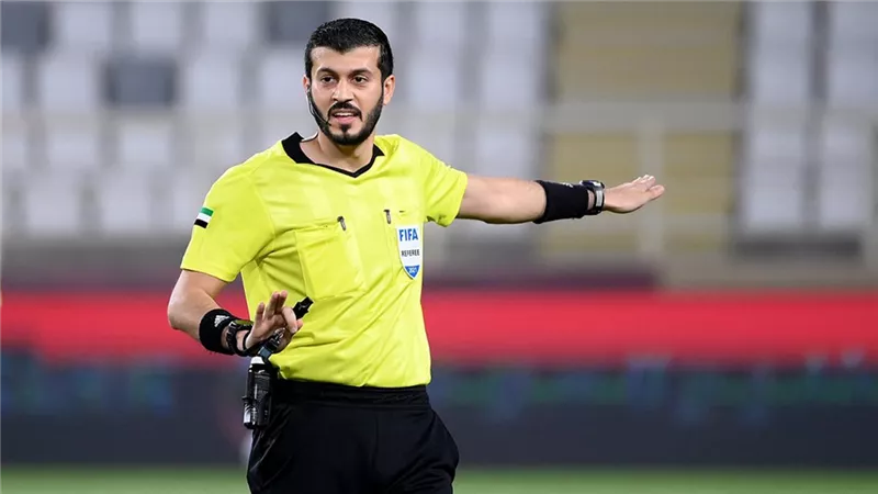 من هو حكم الفار الاماراتى لمواجهة السوبر المصرى - معلومات هامة
