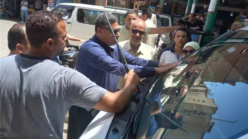 متابعة التزام السائقين بتعريفة الأجرة الجديدة بالفيوم