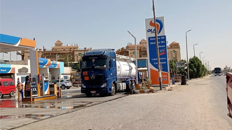 حملات مكثفة على مواقف السرفيس لمتابعة تعريفة الأجرة بالجيزة..صور