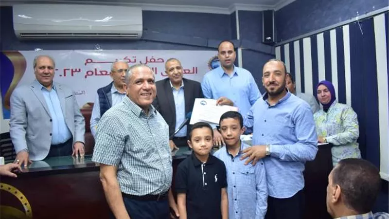 مستقبل وطن أسيوط يحتفل بعيد العمال ويكرم المتميزين
