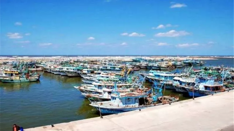 اغلاق ميناء الصيد البحرى ببرج البرلس لسرعة الرياح