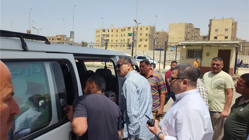 سكرتير بنى سويف يواصل متابعة مواقف السيارات..صور