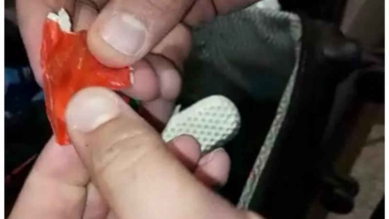 ضبط راكب بحوزته شرائط مخدرة وحشيش واخر بحوزته بندقيه وسلاح أبيض