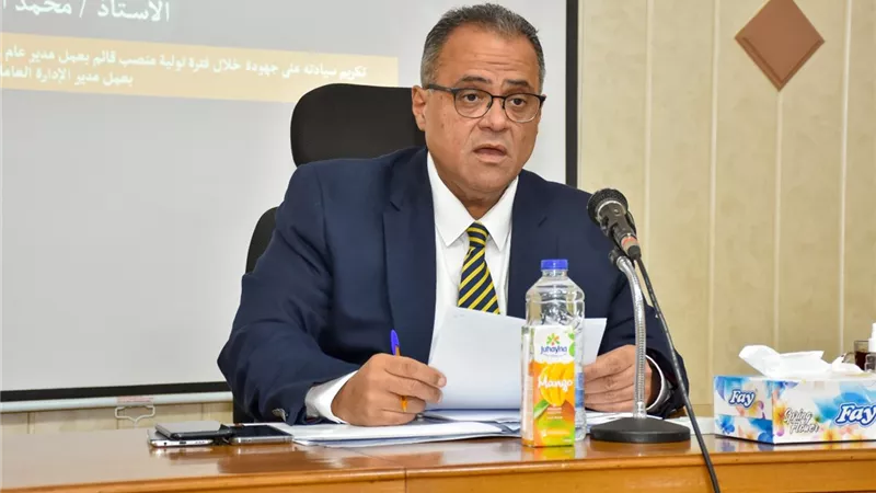 نائب رئيس جامعة عين شمس يستعرض إجراءات بدء امتحانات الترم الثاني