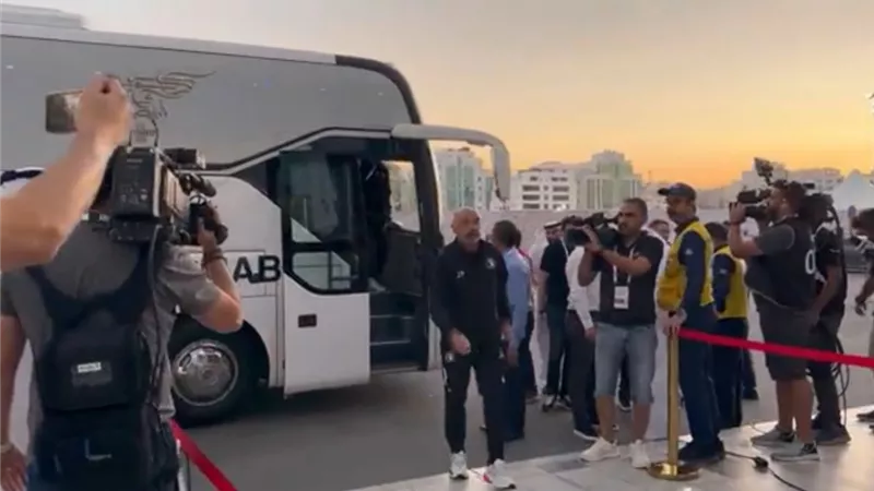 وصول بيراميدز لملعب المباراة لمواجهة الاهلى فى السوبر ... بالفيديو