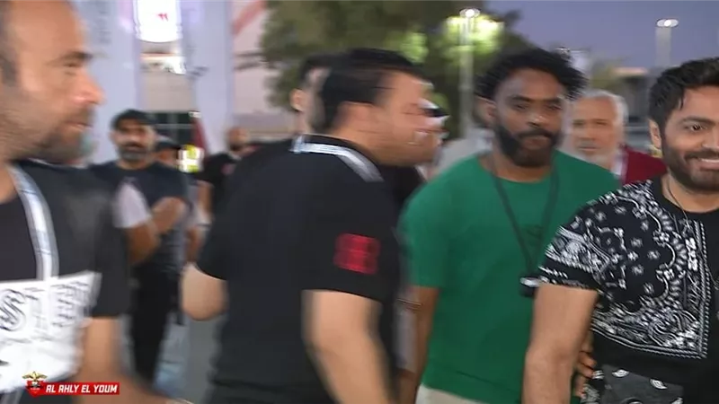 تامر حسني يصل ملعب محمد بن زايد لإحياء حفل مباراة السوبر المصري