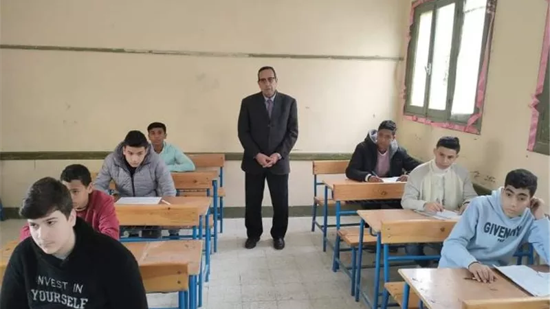 محافظ شمال سيناء يتابع امتحانات نهاية العام الدراسي لسنوات النقل