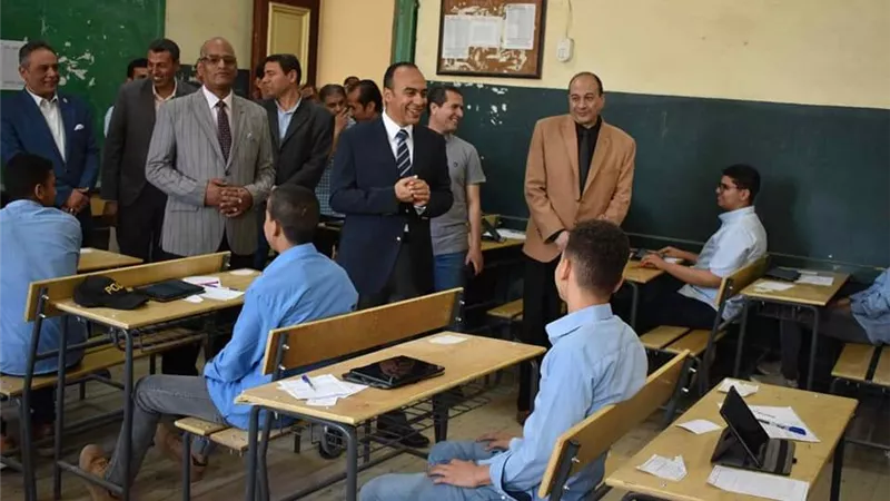 نائب محافظ المنيا يتابع بدء امتحانات الفصل الدراسى الثانى