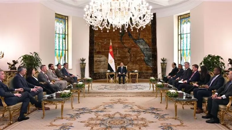 الرئيس السيسي يستقبل رئيس لجنة شئون الاستخبارات بمجلس النواب الأمريكي والوفد المرافق له