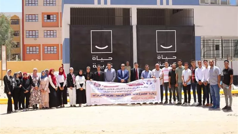 35 طالب وطالبة من جامعة سوهاج يزورون مشروعات 